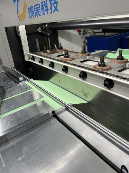 Línea de producción de plegado de papel con cuchillas totalmente automática y servoaccionada