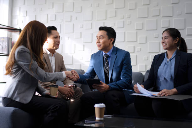 MS Filter de Corea visita Bengbu Tongchen y elogia la avanzada línea de producción de plisado y pegado de fibra de vidrio de alta temperatura.